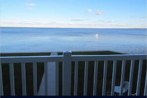 Property grounds - Spacious King Room w/ Lakeside Views – Near Higgins State Park (Houghton Lake)