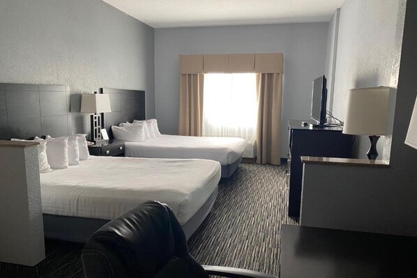 Iron/ironing board, free WiFi, bed sheets, wheelchair access - Cozy Queen Room Near Wellington Farm & Local Attractions | 1 Unit (Houghton Lake)