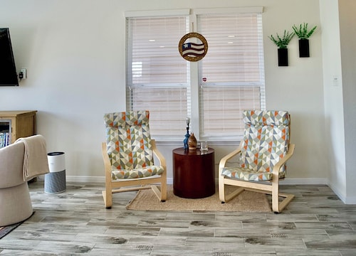 Copperfield Haven • Sleeps 14 Near Trails & Fun