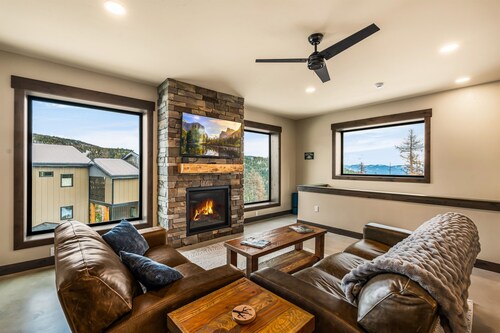 Paradise Condo 70, Hot Tub, Mtn. Views, Lift .5 Mile