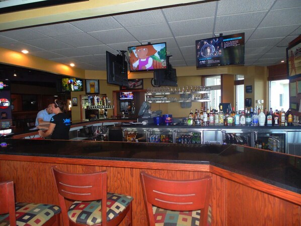 Bar (on property) - Queen Room w/ Beautiful Lakeside View – Perfect for a Peaceful Getaway (Houghton Lake)