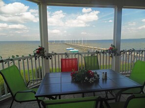 Outdoor dining - Modern Lakeside King Suite w/ Jacuzzi – Great for Weekend Retreats (Houghton Lake)