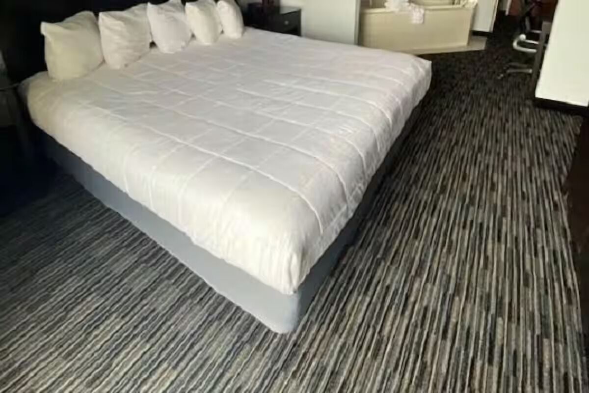 Iron/ironing board, free WiFi, bed sheets, wheelchair access