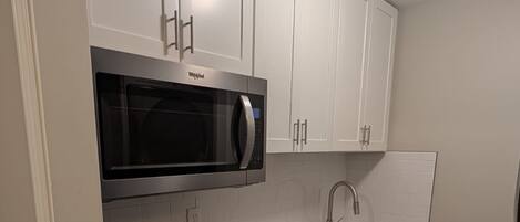 Mikrowelle, Ofen, Herdplatte, Geschirrspüler