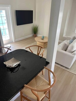 Dining - 102 - Newly renovated house Oceanside  and Pool (Cudjoe Key)