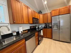 Coffee/tea maker, blender, ice maker, paper towels - 105 - Newly renovated house Oceanside  and Pool (Cudjoe Key)