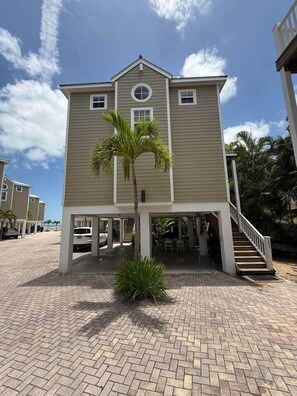 Exterior - 103- Newly Renovated House with Oceanview and Pool (Cudjoe Key)
