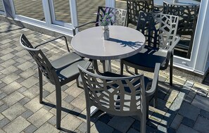 Outdoor dining - Lovely apartment in Okrug Gornji with WiFi (Okrug Gornji)