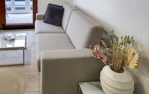 TV - Lovely apartment in Okrug Gornji with WiFi (Okrug Gornji)