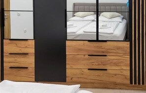 1 habitación, tabla de planchar con plancha y wifi gratis 
