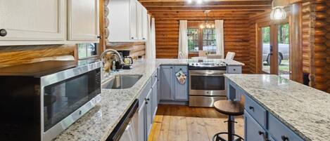 Microondas, horno, placa de cocina, lavavajillas