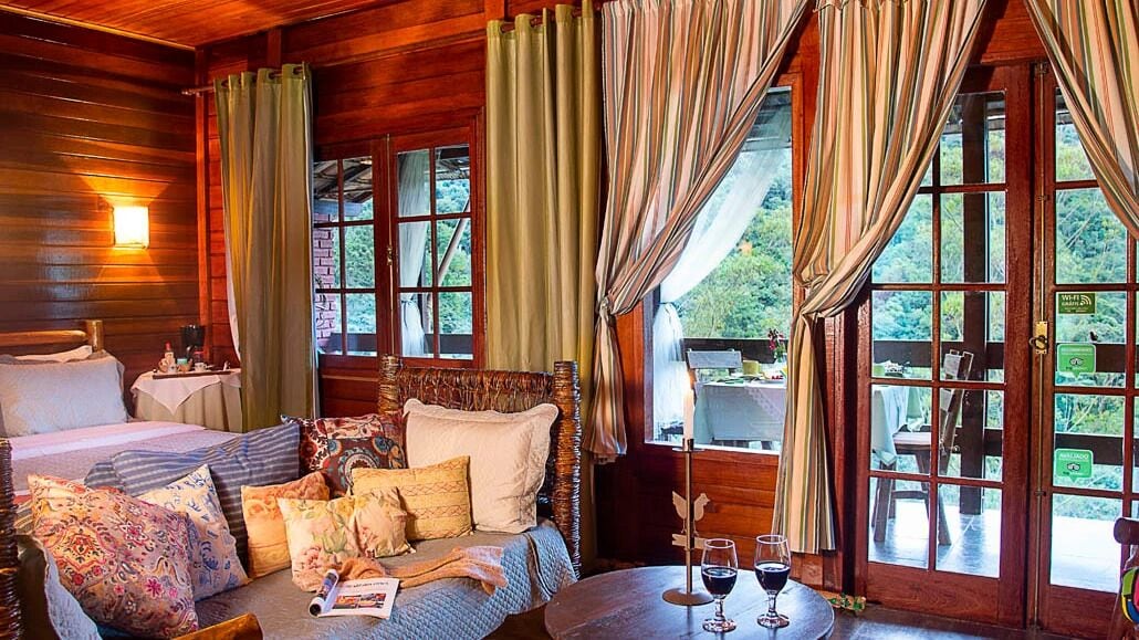 Senior Suite | Living area