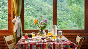 Free daily buffet breakfast - Pousada Verde Água Visconde de Mauá (Itatiaia)