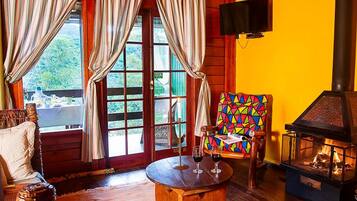 Senior Suite | Living area