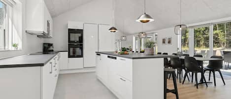 Réfrigérateur, surface de cuisson, lave-vaisselle, cafetiÚre-théiÚre