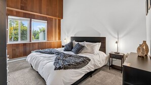 Room - Mid-Century Escape, Near Forest Park (Portland)