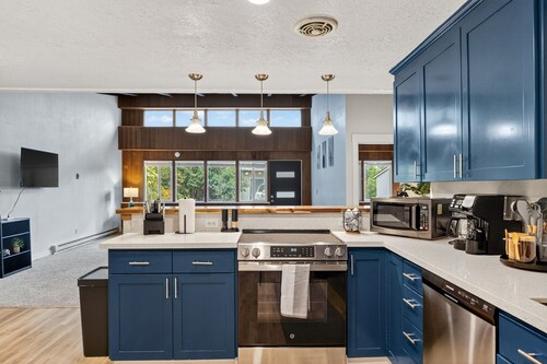 Mid-Century Escape, Near Forest Park