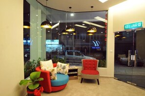 المنشأة من الداخل