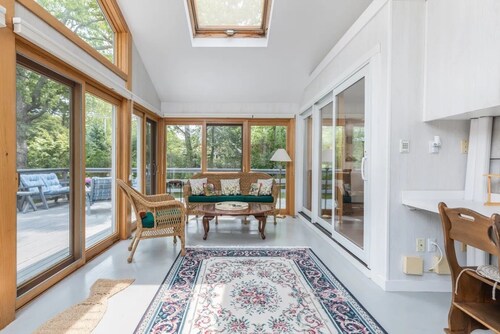 Cozy MVY 3-bedroom vintage cottage in Oak Bluffs near Lagoon