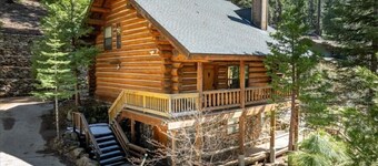 Yosemite Log Cabin - Rustic Charm - Sleeps 8