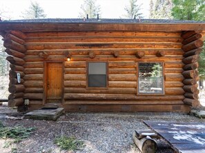 Exterior - Views inside Yosemite - Timber Lodge - Sleeps 6 (Yosemite West)