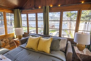 TV - Boat Dock - Lake Front - Dog Friendly - Sleeps 12 (Bass Lake)