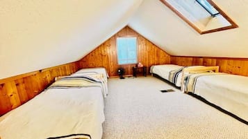 4 bedrooms, travel crib, WiFi, bed sheets