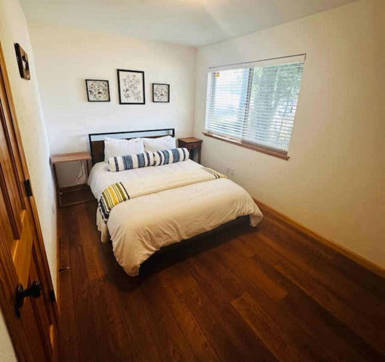 4 bedrooms, travel crib, WiFi, bed sheets