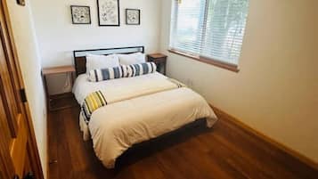 Travel crib, WiFi, bed sheets