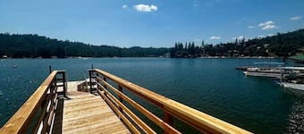 Boat Dock - Lake Front - Dog Friendly - Sleeps 10