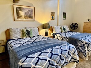 1 makuuhuone, työpöytä, silitysrauta/-lauta, Wi-Fi