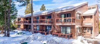Treetop Condo in Yosemite - Sleeps 6 - Balcony
