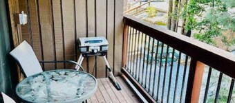 Treetop Condo in Yosemite - Sleeps 6 - Balcony