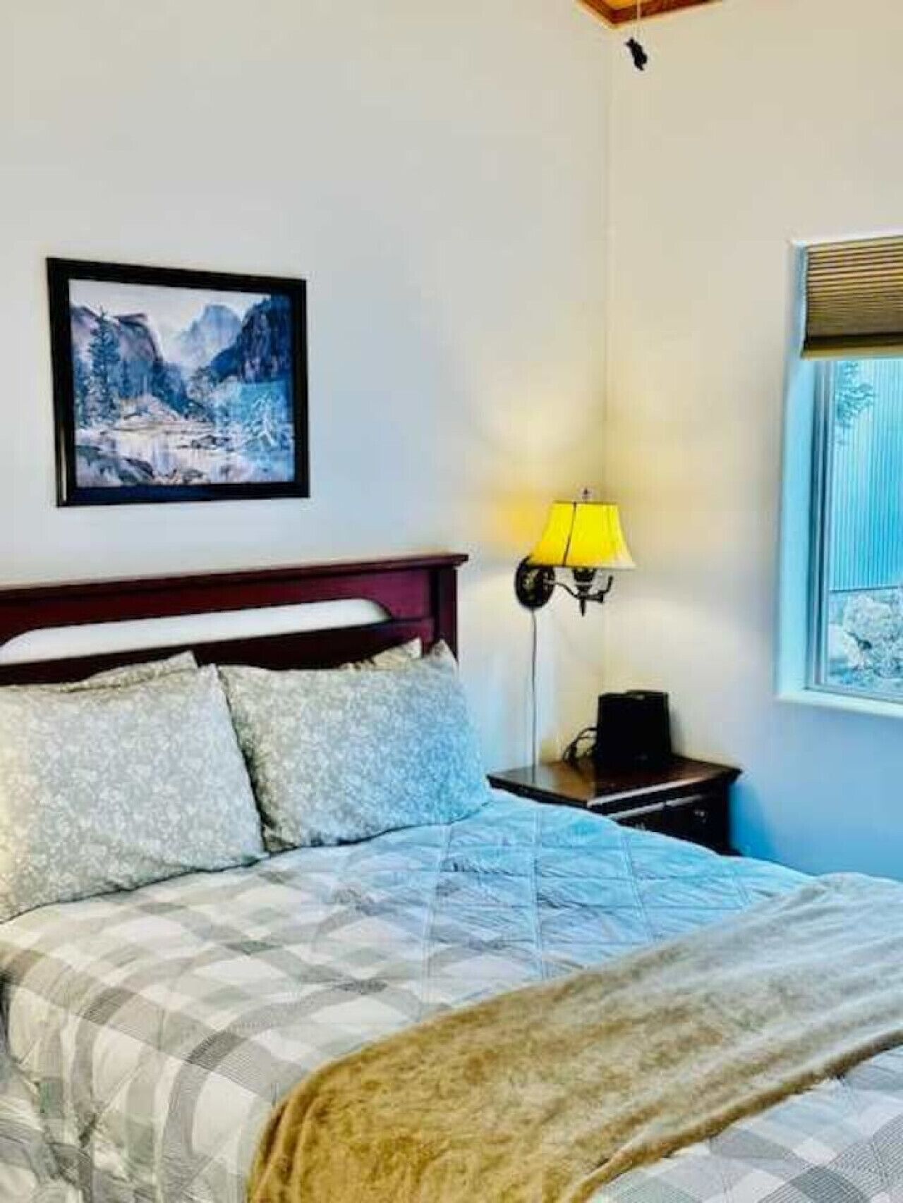 1 bedroom, desk, WiFi, bed sheets