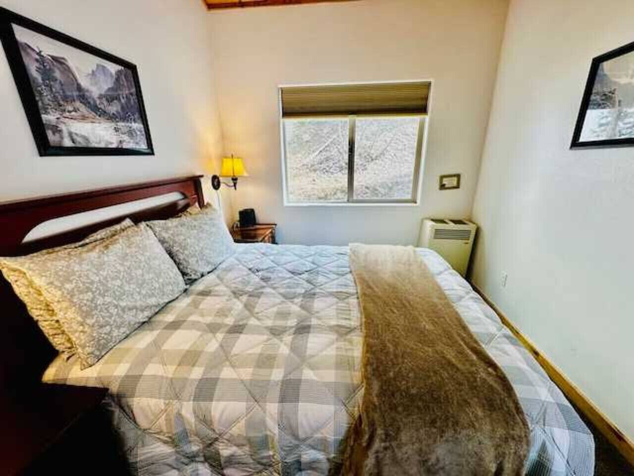 1 bedroom, desk, WiFi, bed sheets