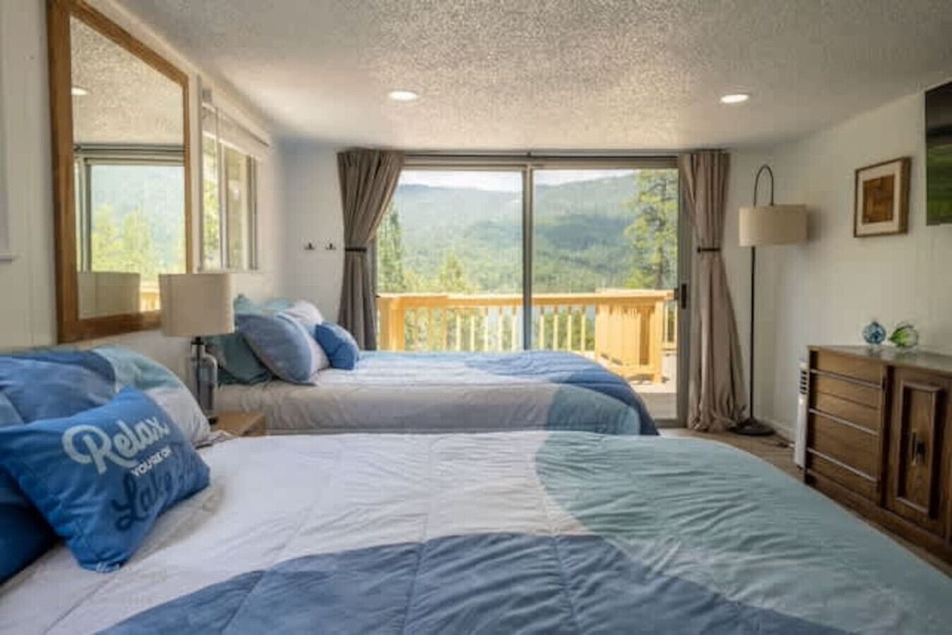 4 bedrooms, travel crib, WiFi, bed sheets