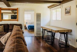 Televisión, chimenea, videojuegos y futbolito 