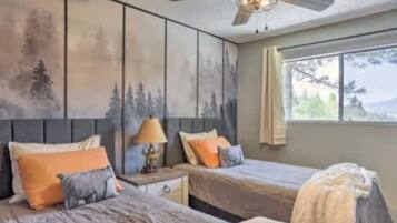 3 slaapkamers, een strijkplank/strijkijzer, reisbedje, wifi