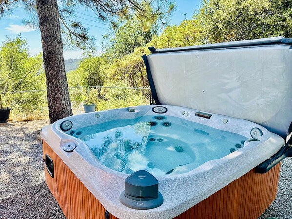 Tina de hidromasaje al aire libre