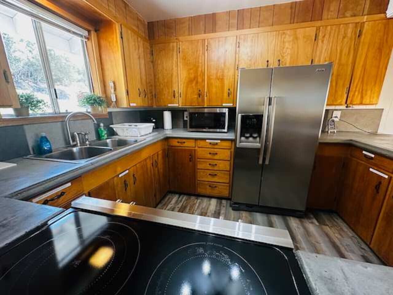 Geladeira, micro-ondas, fogão, cooktop