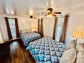 WiFi, bed sheets - Views inside Yosemite - Timber Lodge - Sleeps 6 (Yosemite West)