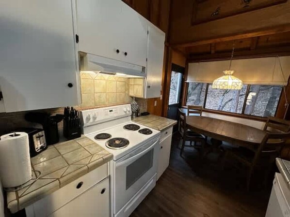 Fridge, microwave, oven, dishwasher - Views inside Yosemite - Timber Lodge - Sleeps 6 (Yosemite West)