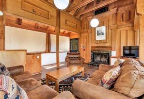 TV, fireplace - Views inside Yosemite - Timber Lodge - Sleeps 6 (Yosemite West)