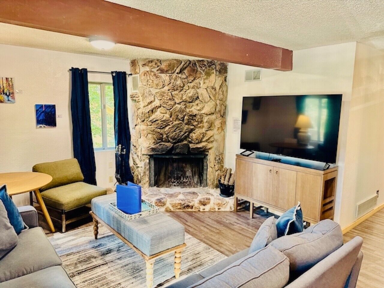 TV, fireplace