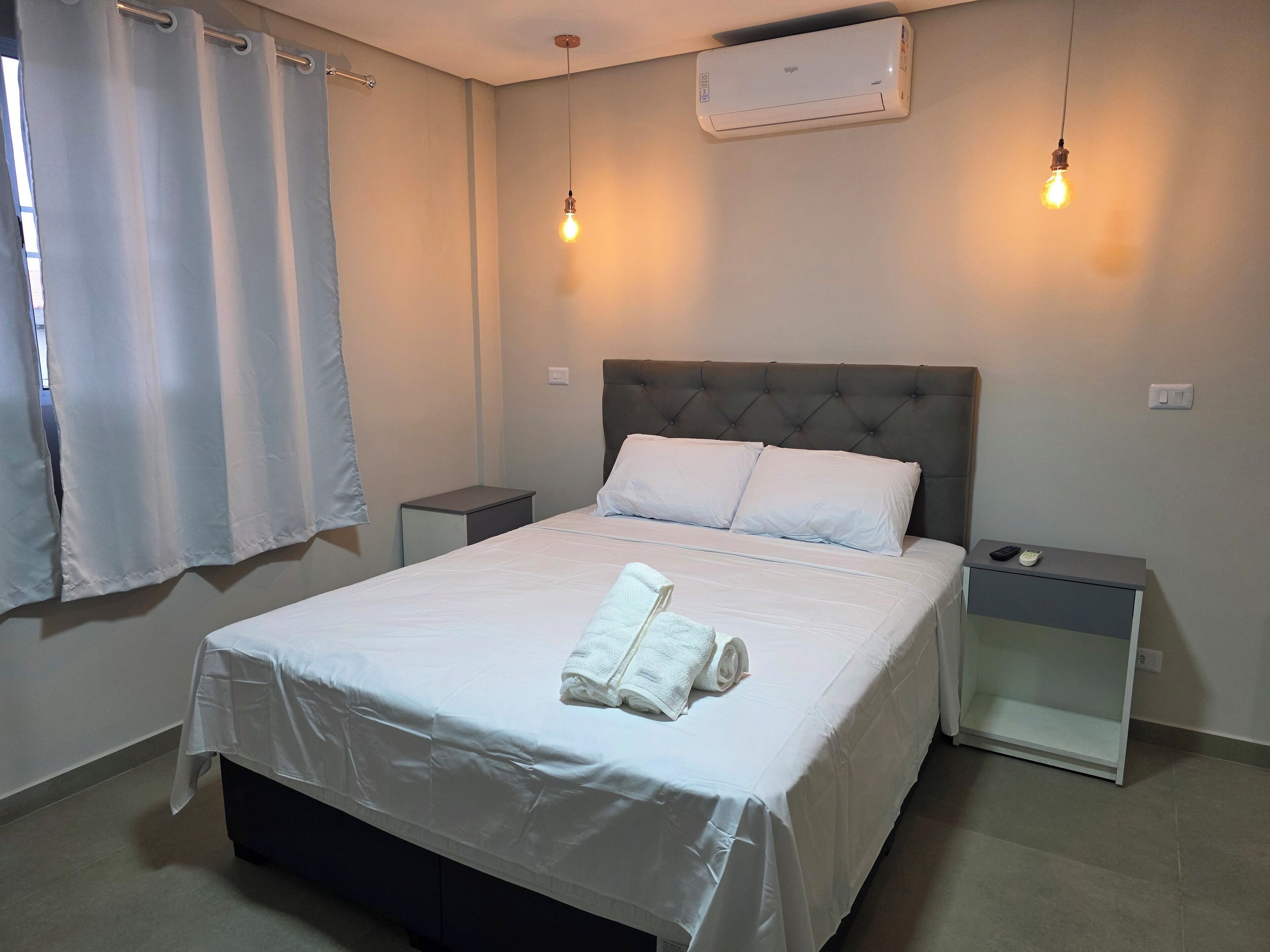 1 dormitorio, escritorio, wifi gratis y ropa de cama