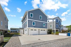 Exterior - Spacious South Bethany 6BR Canal-Front, Sleeps 14, 10 houses from Beach w/Dock (Bethany Beach)