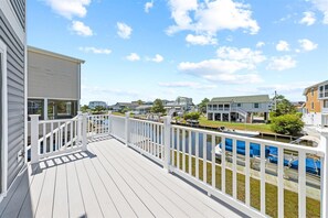 Terrace/patio - Spacious South Bethany 6BR Canal-Front, Sleeps 14, 10 houses from Beach w/Dock (Bethany Beach)