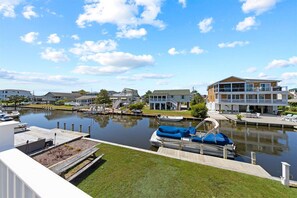 Property grounds - Spacious South Bethany 6BR Canal-Front, Sleeps 14, 10 houses from Beach w/Dock (Bethany Beach)