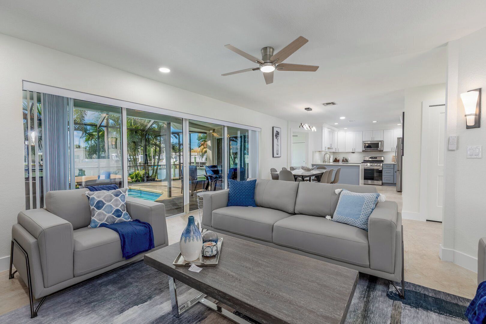 Televisión y oficina 