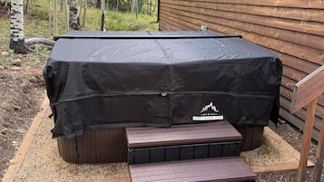 Tina de hidromasaje al aire libre